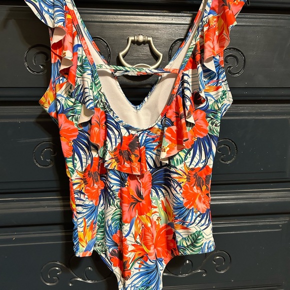 Floral Ruffle One-Piece Swimsuit - Picture 4 of 8